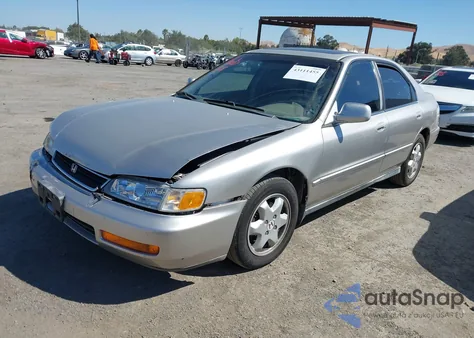 1996 Honda Accord Ex/Ex-R z USA, uszkodzony, nr VIN 1HGCE6675TA009671